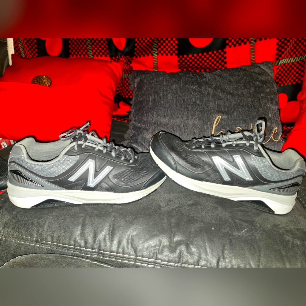 MEN'S NEW BALANCE 1540V3-BK Black/Castlerock RUNNING SHOE SIZE 10